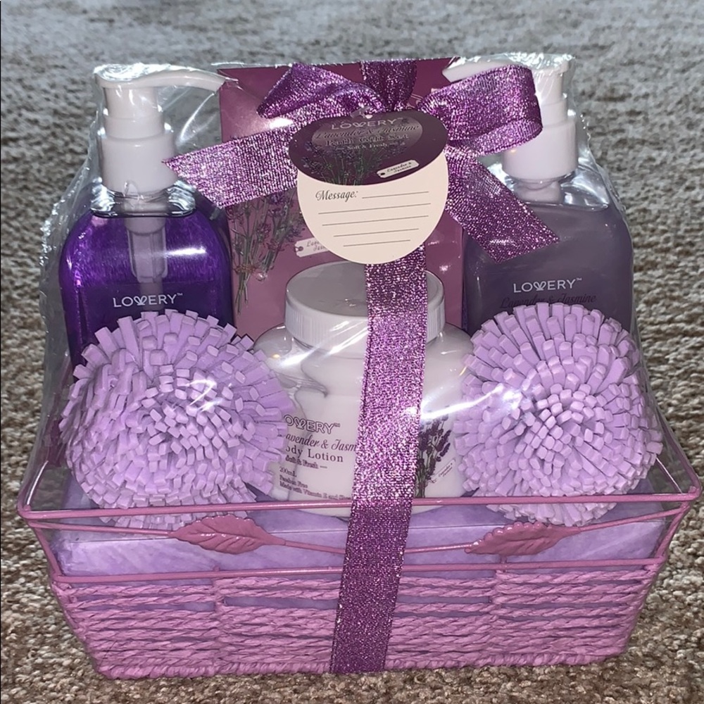 Bath and body gift basket